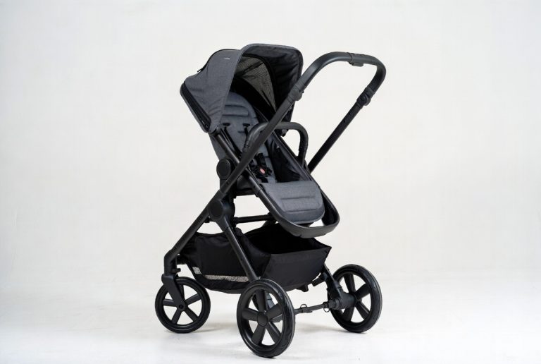 How to Dress Baby for Stroller in Winter Safely